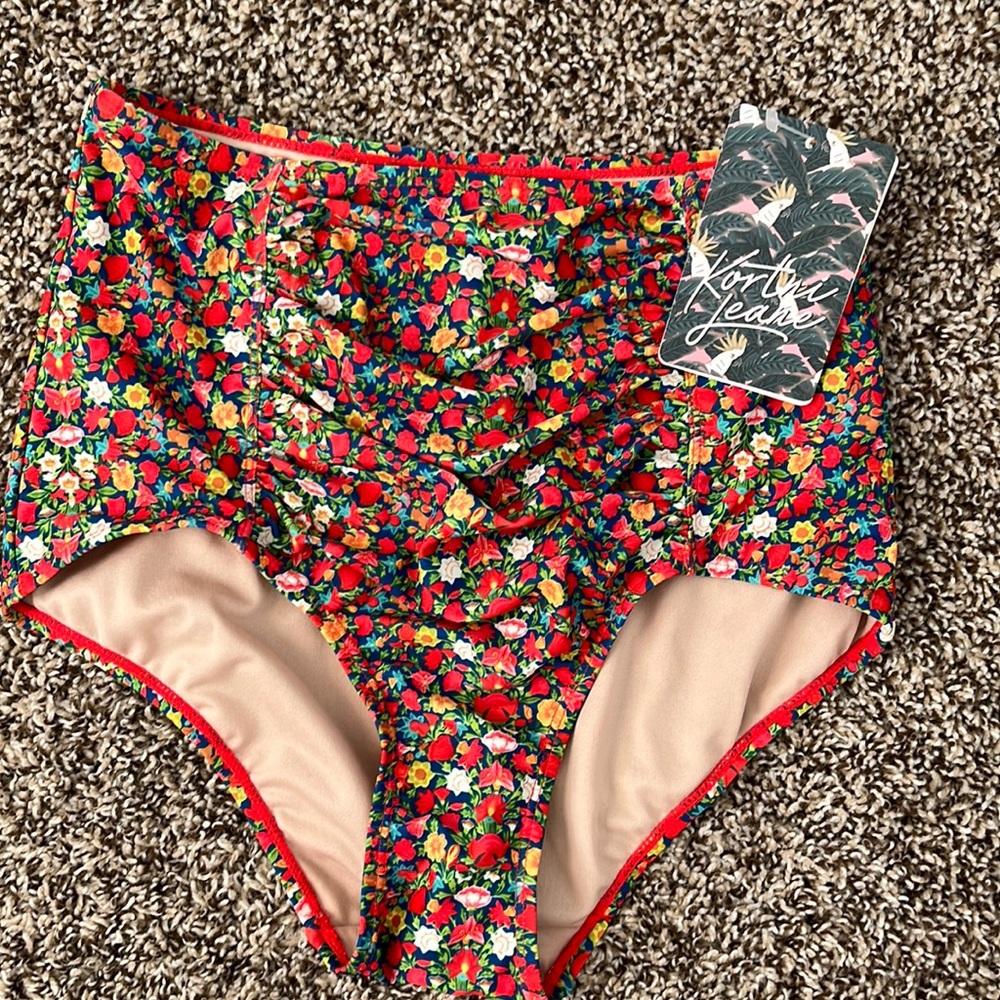 Kortni Jeane size small womens ruched bottoms. Floral print. Brand new.